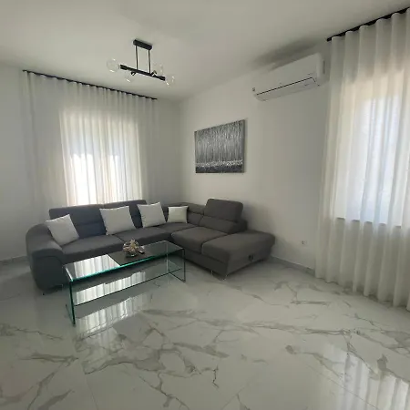 Holiday House Canis Zuljana Exterior photo