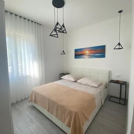 Holiday House Canis Zuljana Exterior photo