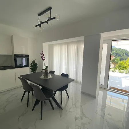 Holiday House Canis Zuljana Exterior photo